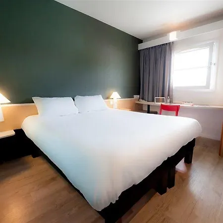 Ibis Nantes Отель