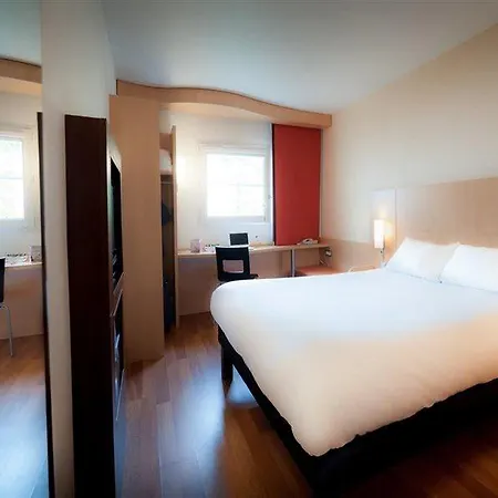 Отель Ibis Nantes