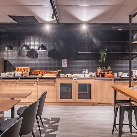 Отель Ibis Nantes Трейер