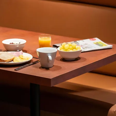 Ibis Nantes 3* Трейер
