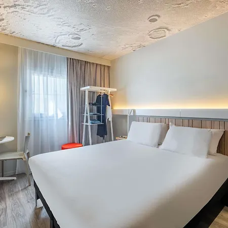 Ibis Nantes Отель