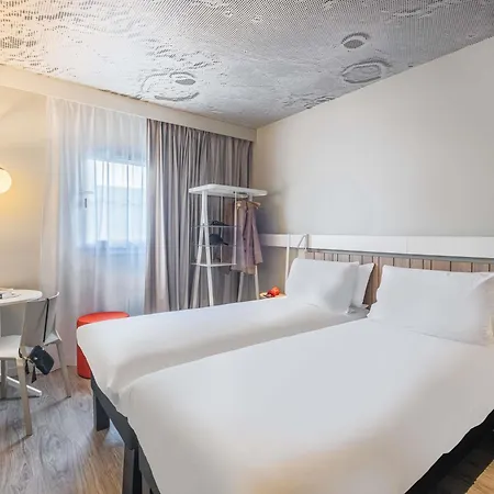 Ibis Nantes Отель 3*