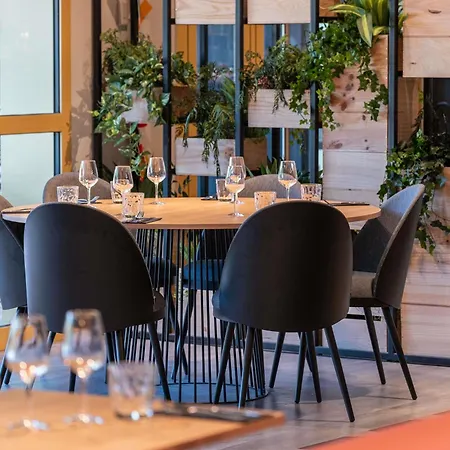 Отель Ibis Nantes