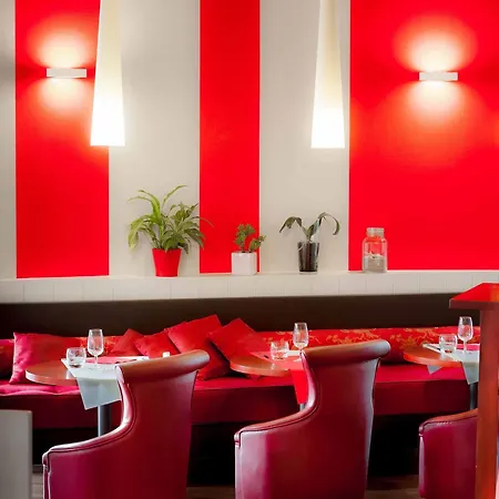 Отель Ibis Nantes