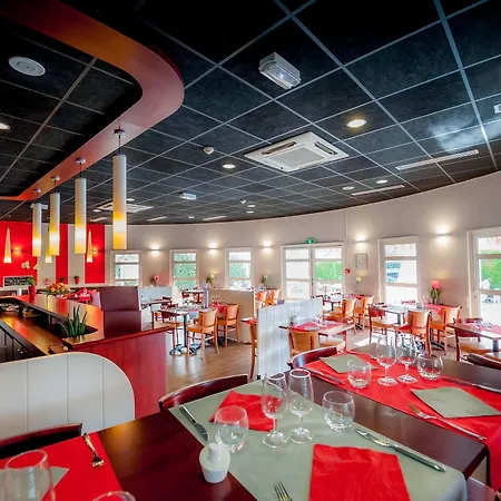 Отель Ibis Nantes