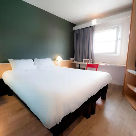 Отель Ibis Nantes