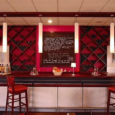 Отель Ibis Nantes 3*